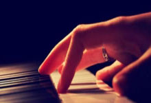 什么是炒股杠杆:股票配资论坛资料大全-国际金价冲破3550美元 国内金饰价破千 美联储降息预期成最大推手